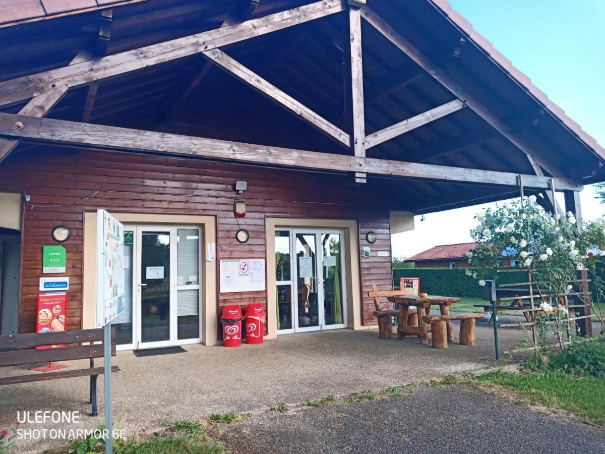 Camping Les Hirondelles Bourg-Sainte-Marie Exteriör bild