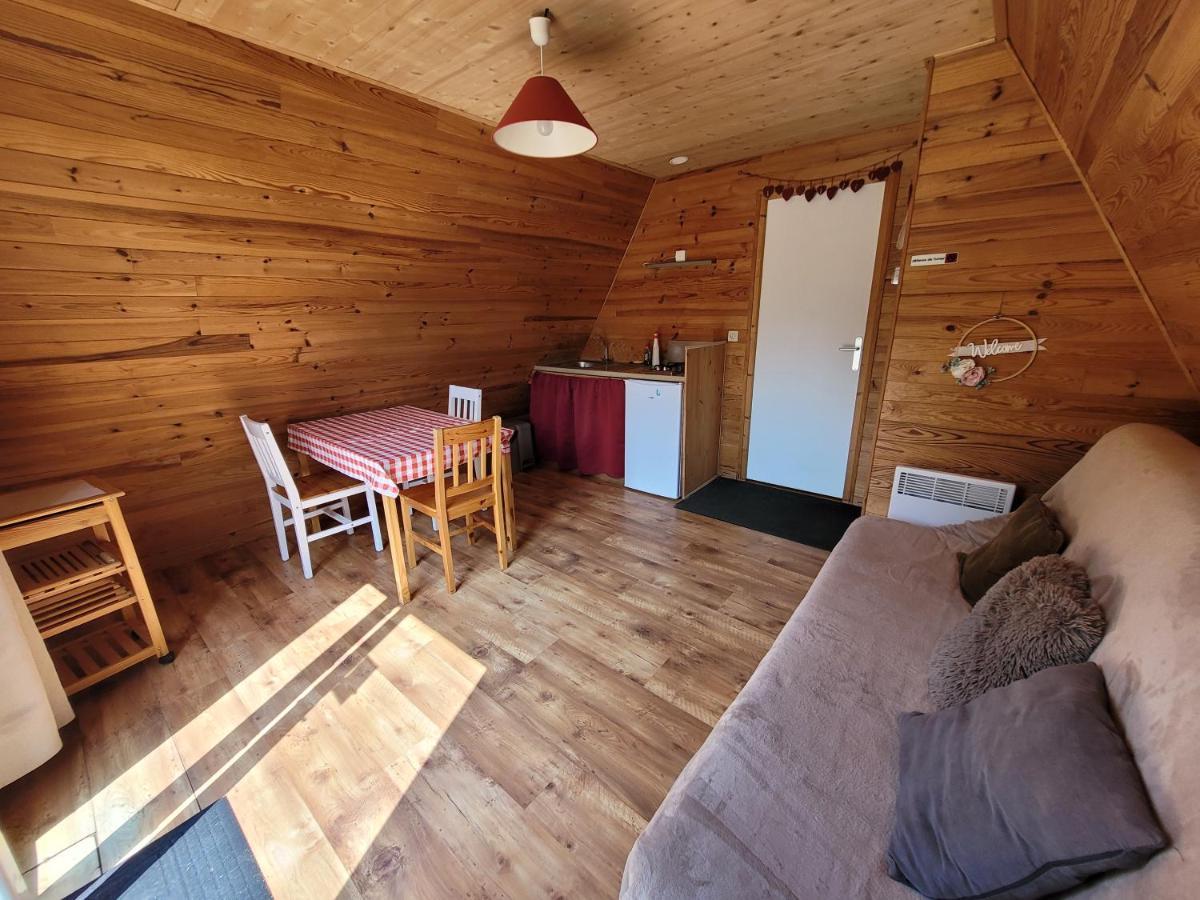 Camping Les Hirondelles Bourg-Sainte-Marie Exteriör bild