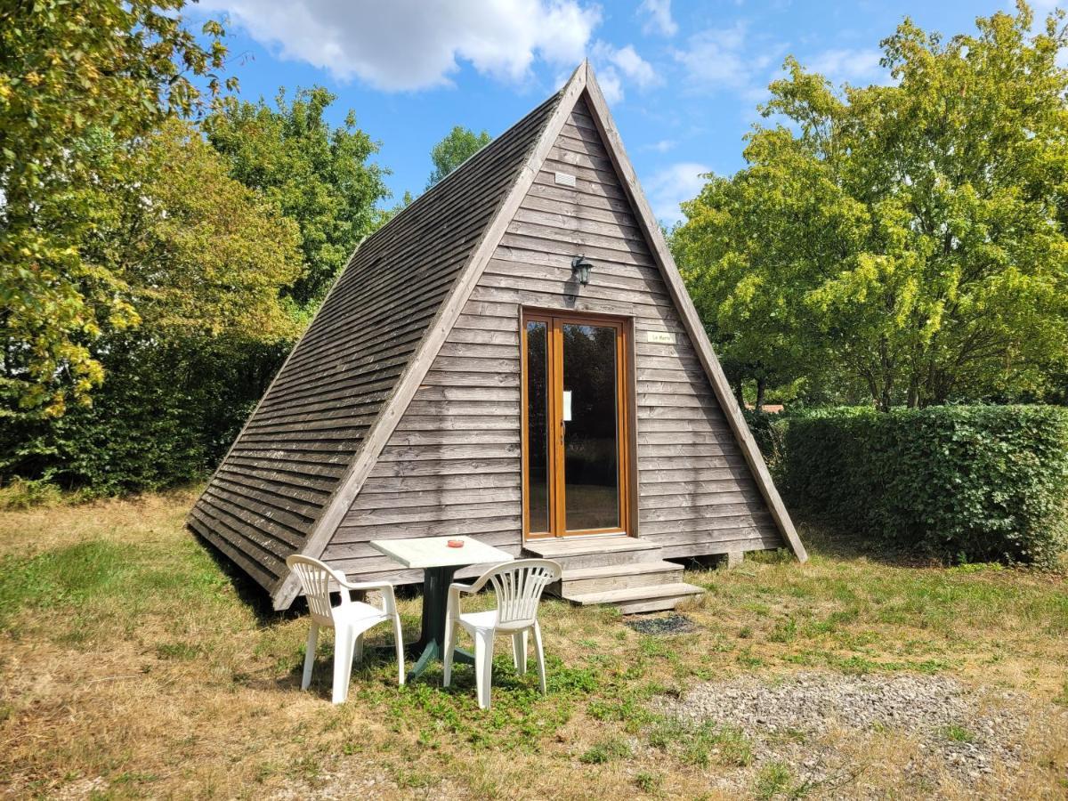 Camping Les Hirondelles Bourg-Sainte-Marie Exteriör bild