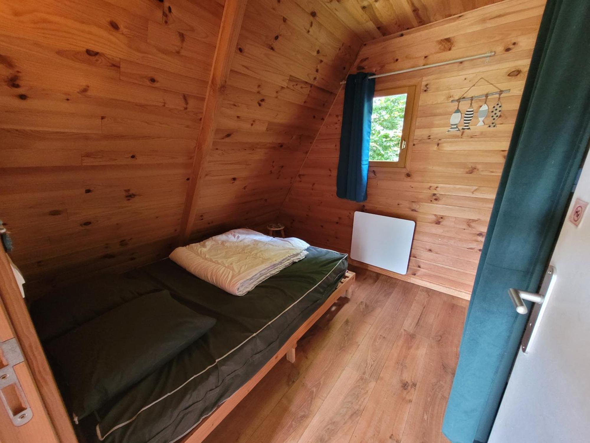 Camping Les Hirondelles Bourg-Sainte-Marie Exteriör bild