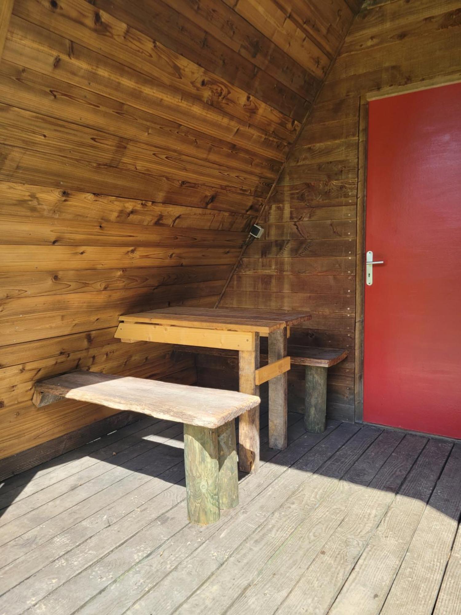 Camping Les Hirondelles Bourg-Sainte-Marie Exteriör bild