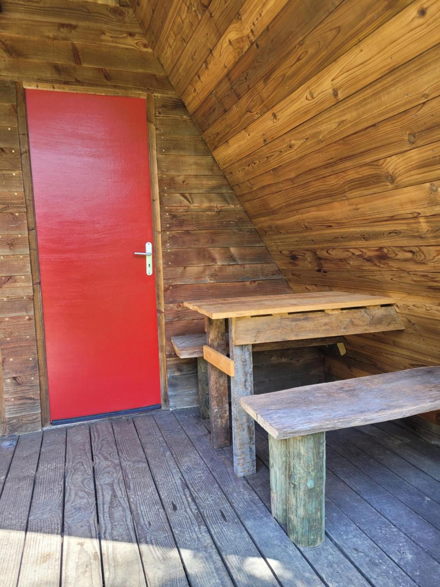 Camping Les Hirondelles Bourg-Sainte-Marie Exteriör bild