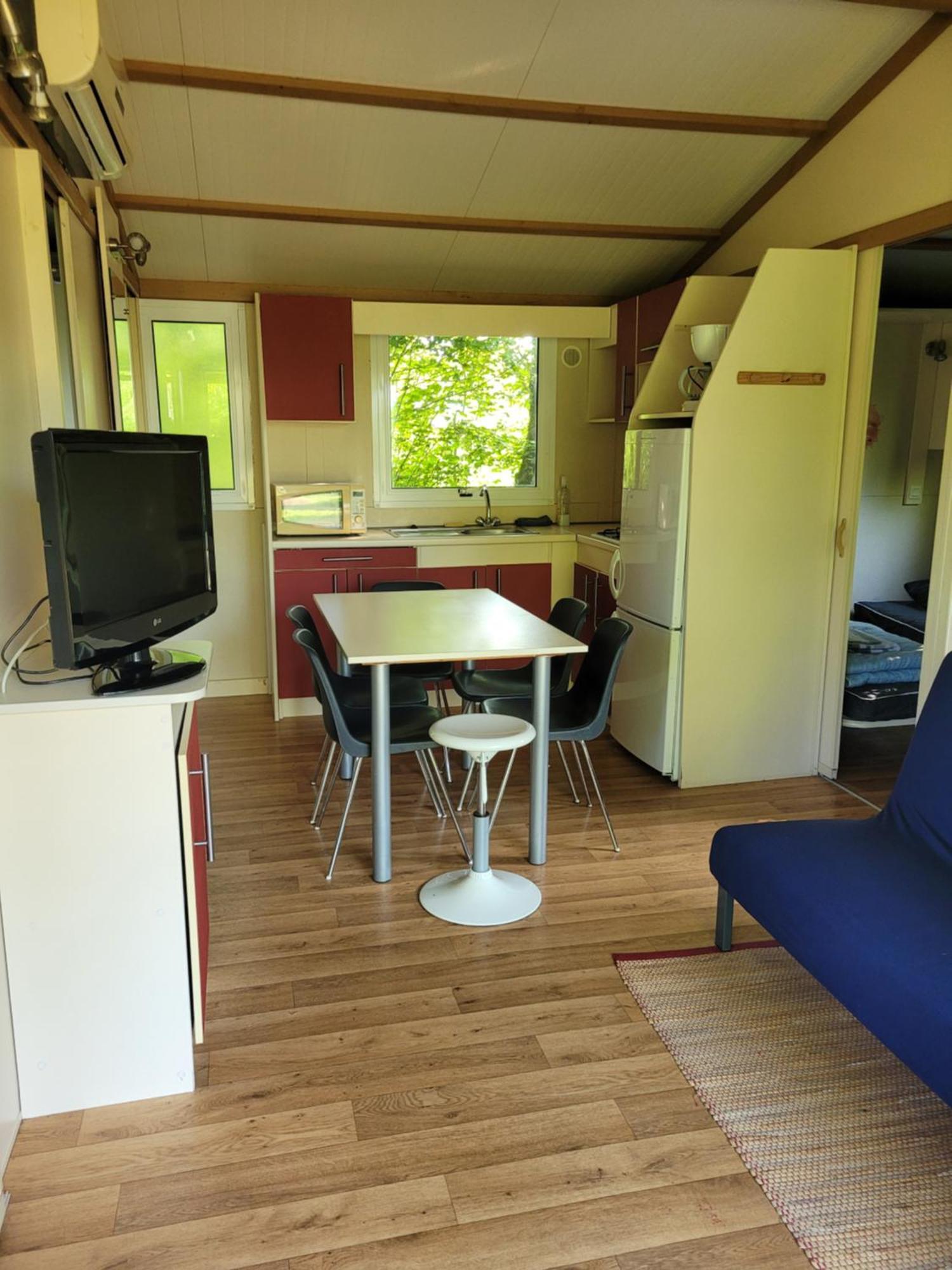 Camping Les Hirondelles Bourg-Sainte-Marie Exteriör bild