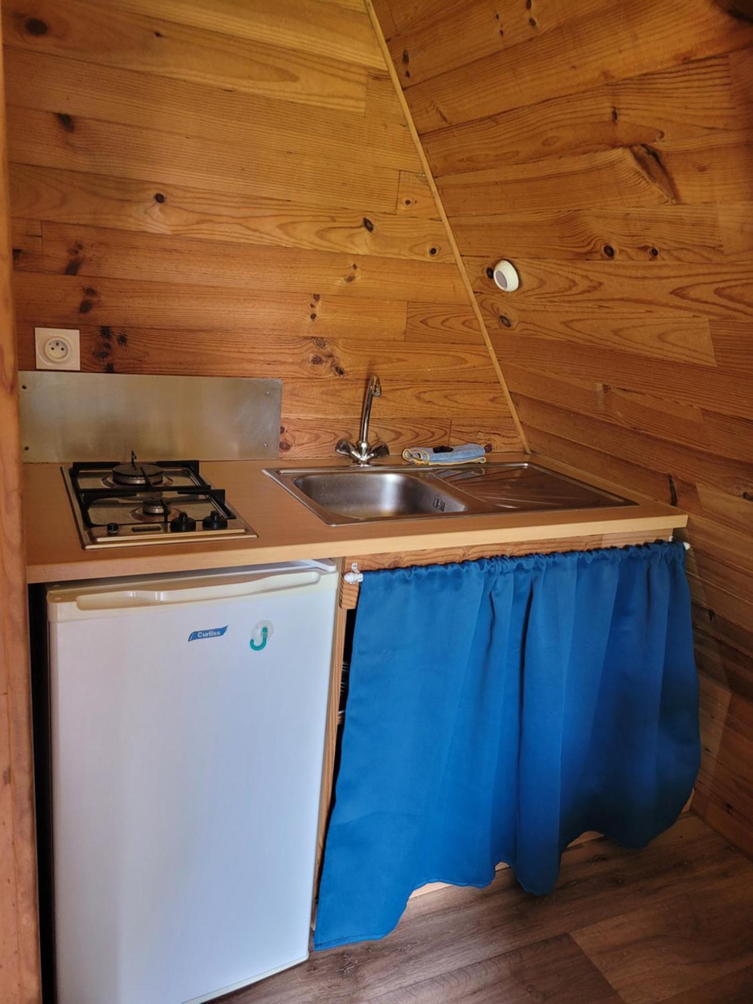 Camping Les Hirondelles Bourg-Sainte-Marie Exteriör bild