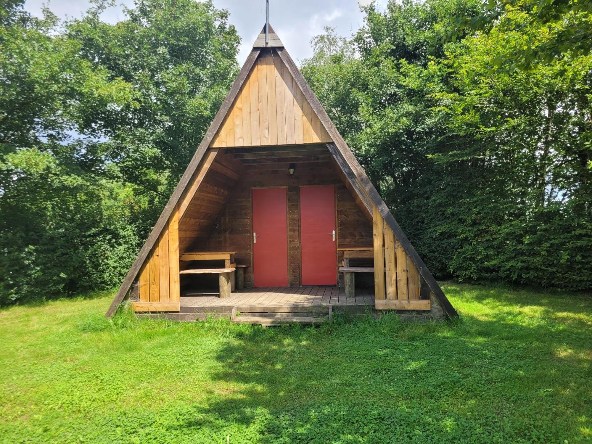 Camping Les Hirondelles Bourg-Sainte-Marie Exteriör bild