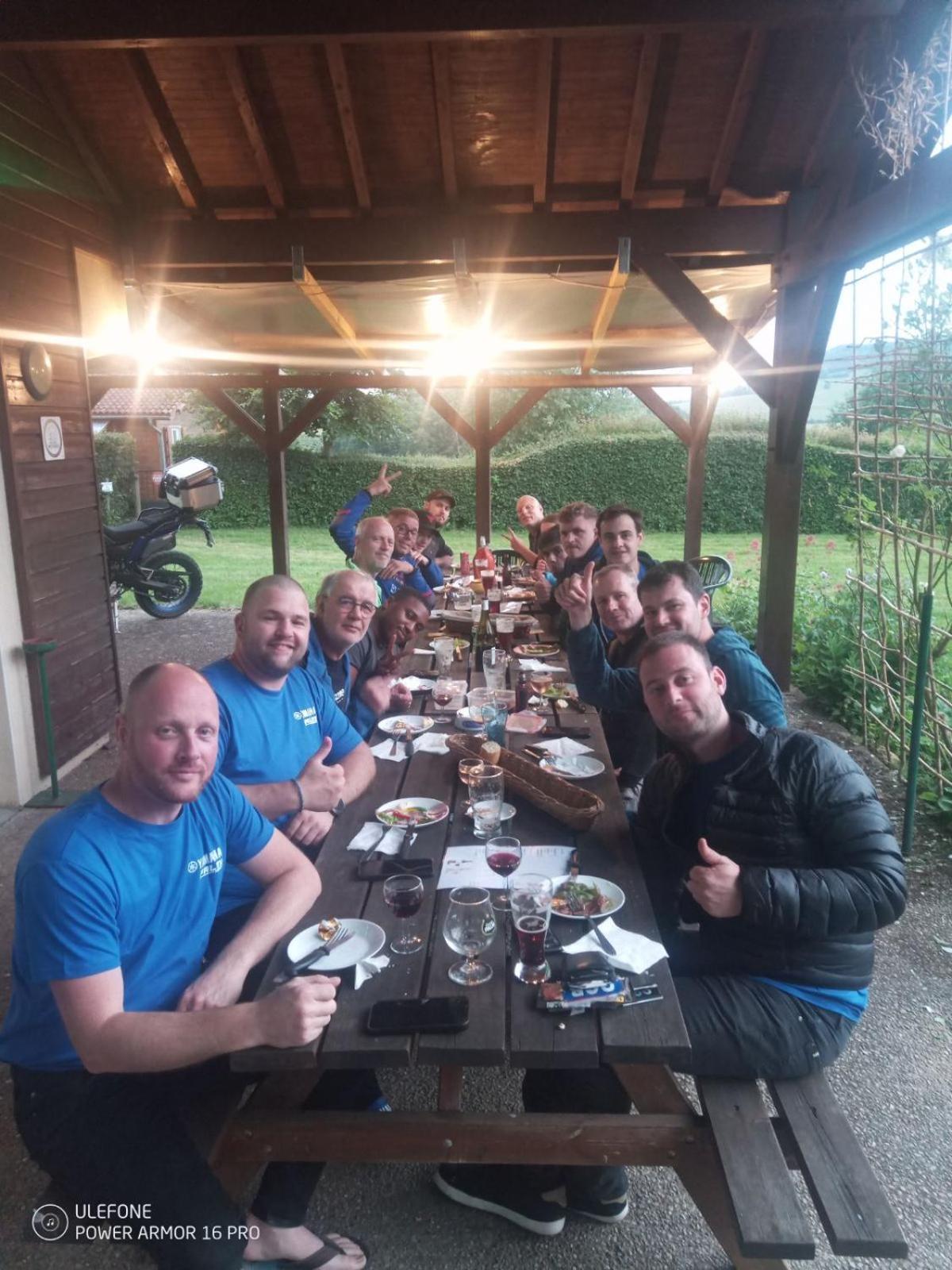 Camping Les Hirondelles Bourg-Sainte-Marie Exteriör bild