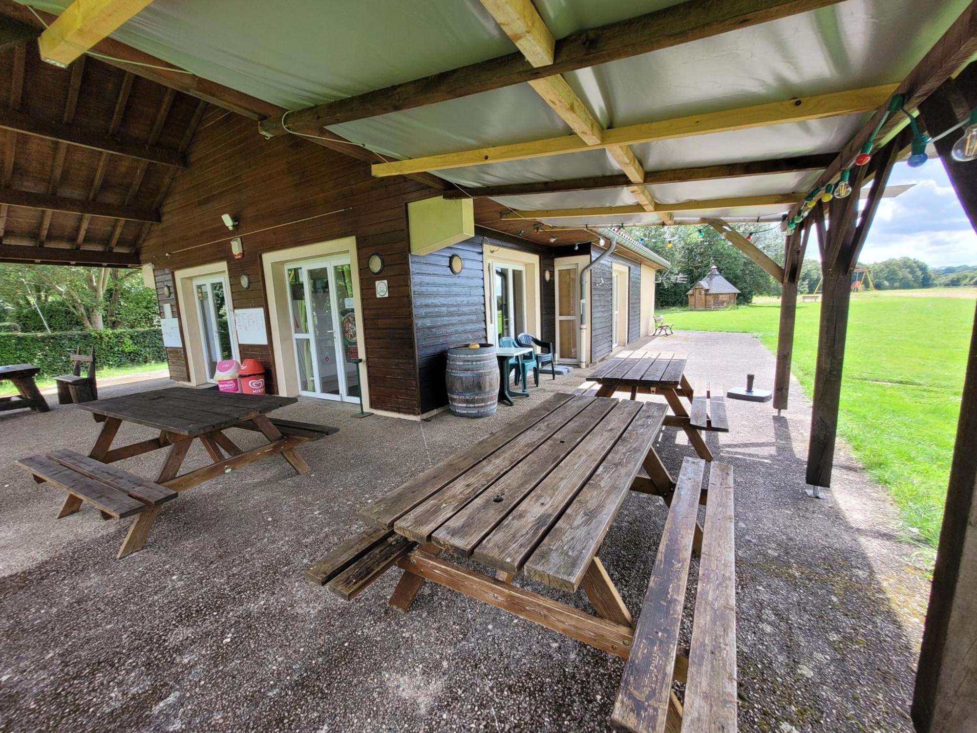 Camping Les Hirondelles Bourg-Sainte-Marie Exteriör bild