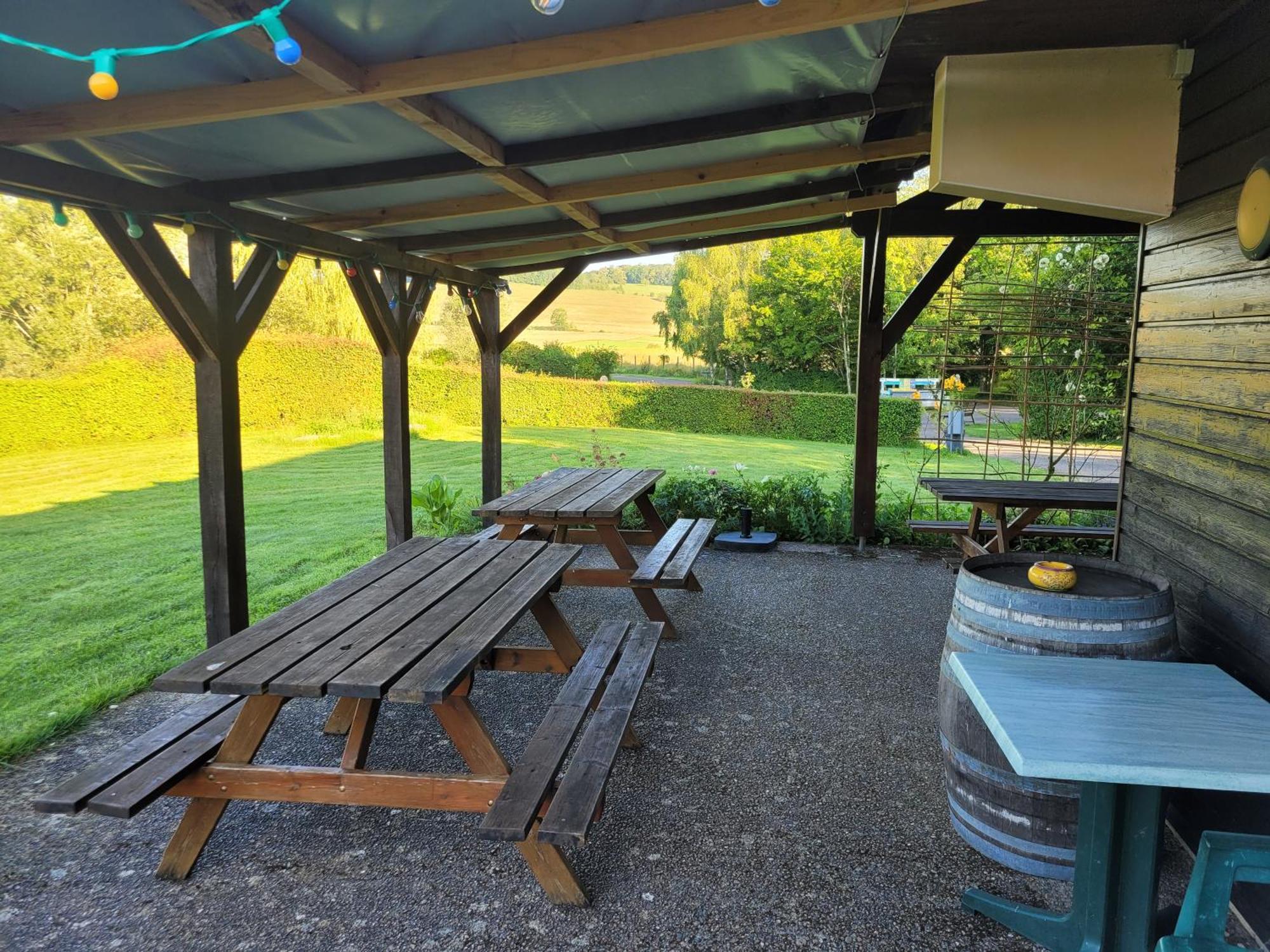 Camping Les Hirondelles Bourg-Sainte-Marie Exteriör bild
