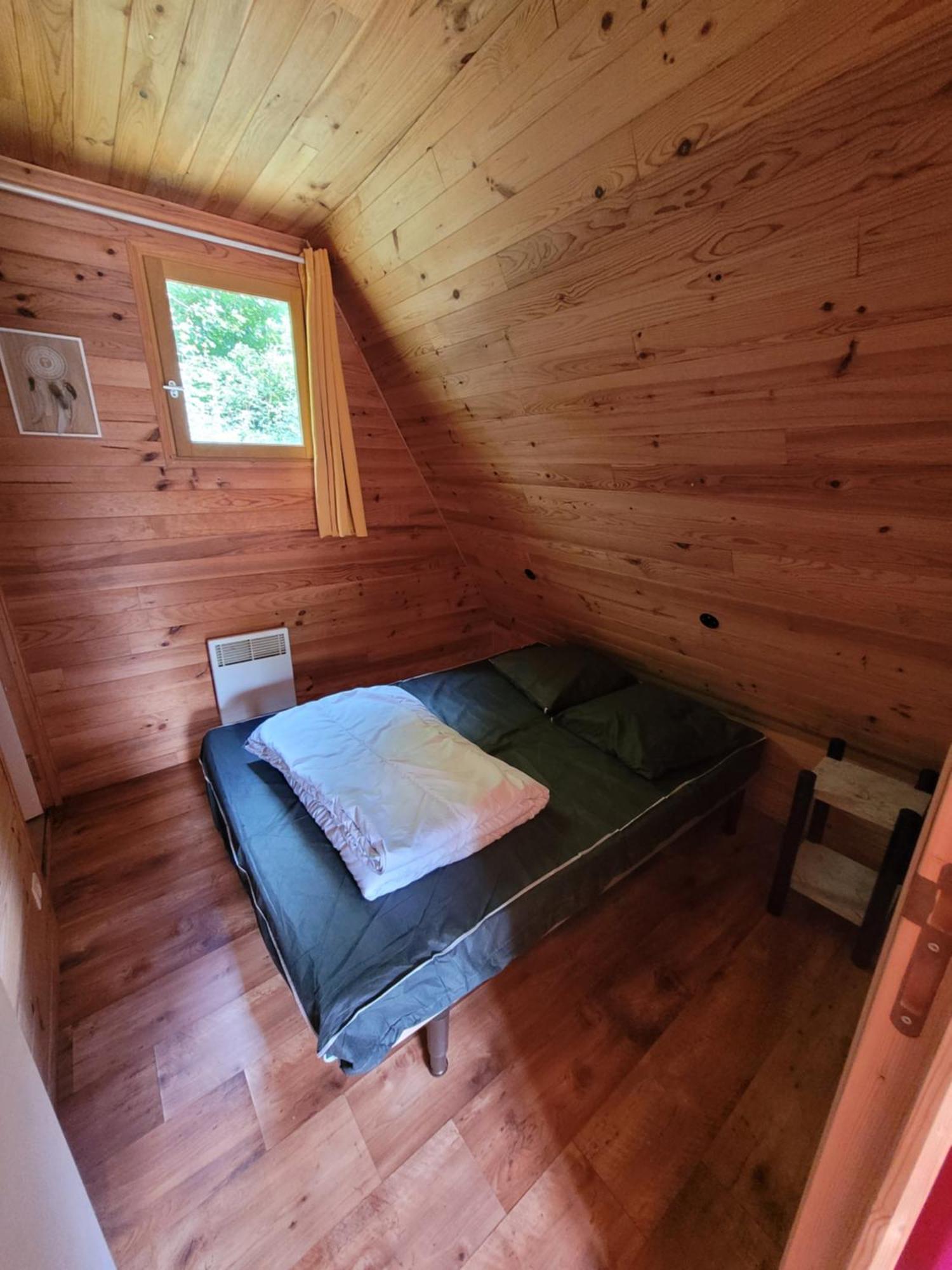 Camping Les Hirondelles Bourg-Sainte-Marie Exteriör bild