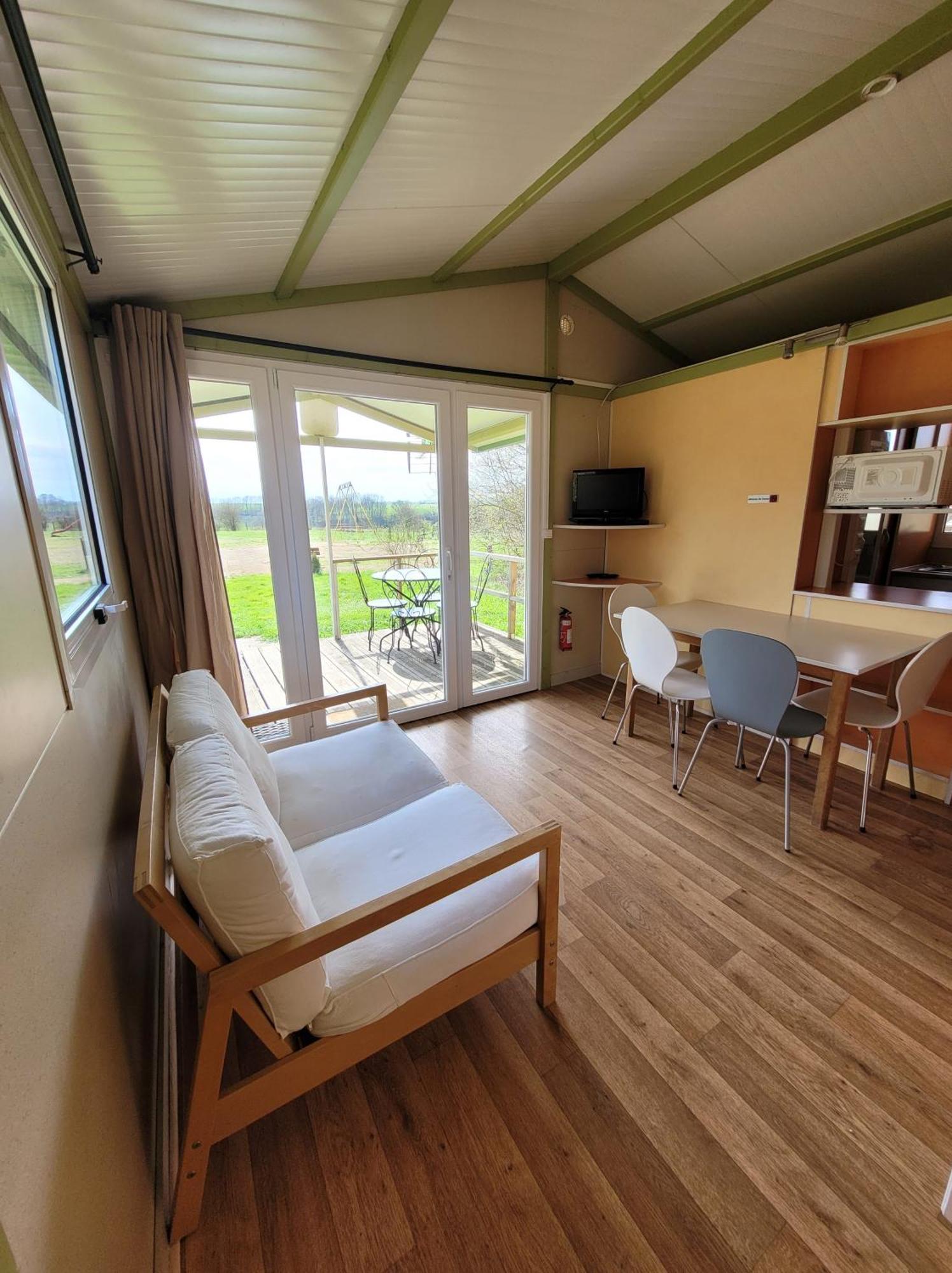 Camping Les Hirondelles Bourg-Sainte-Marie Exteriör bild