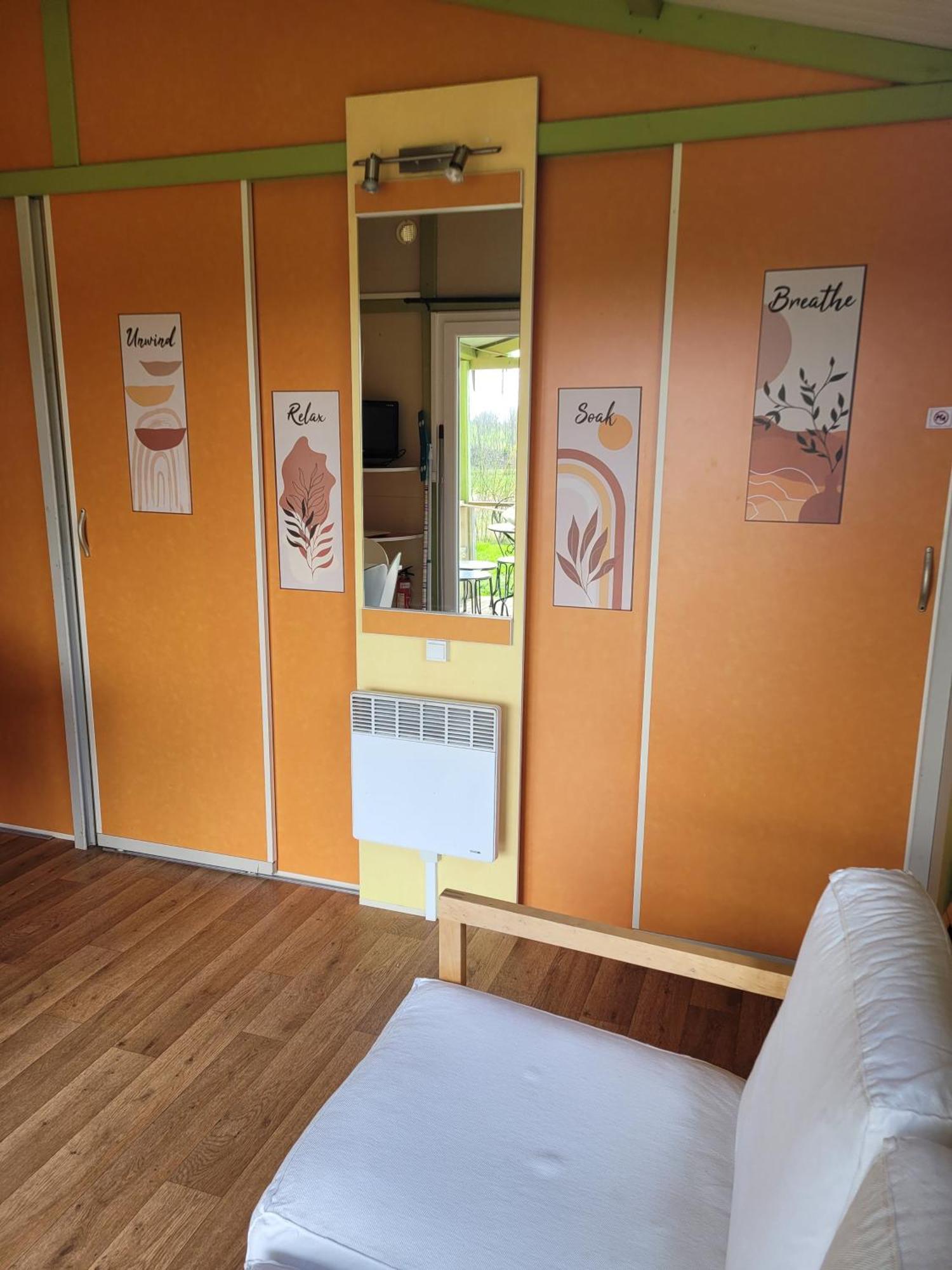 Camping Les Hirondelles Bourg-Sainte-Marie Exteriör bild